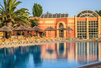 Hotel, Colina Village