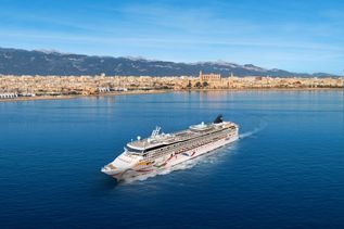 NCL Dawn Schiff in der Bucht vor Mallorca