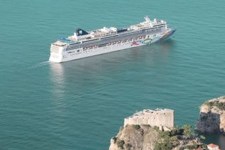 Norwegian Pearl in Dubrovnik auf dem Meer