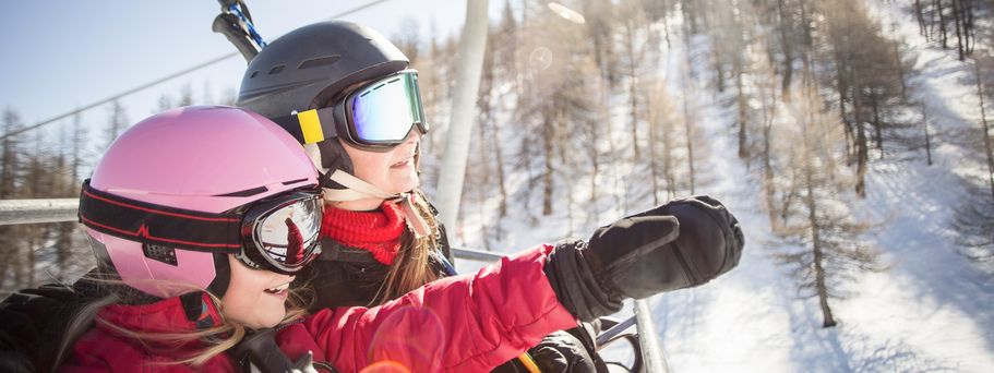 Kinder sind in allen Skigebieten willkommen und oft gibt es spezielle Skischulen für die Kleinen