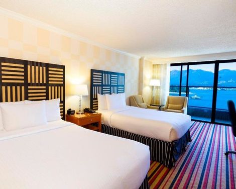 Pinnacle Hotel Vancouver Harbourfront-3