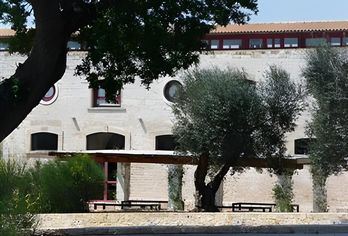 Hotel, Victor Country