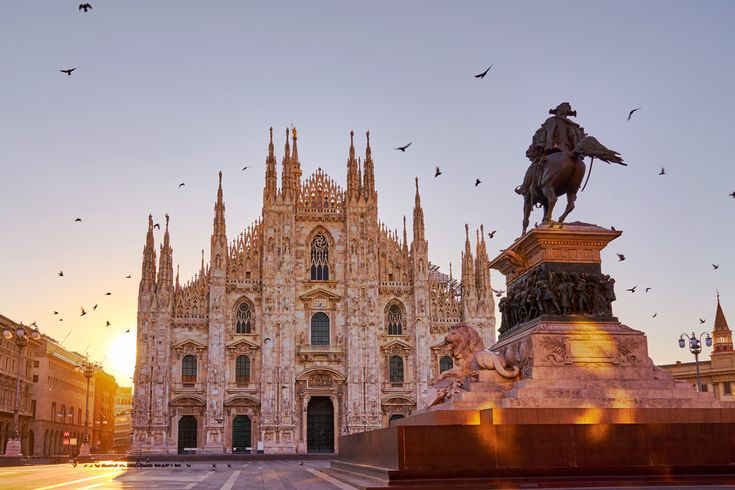 Der Mailänder Dom in Italien bei Sonnenuntergang.