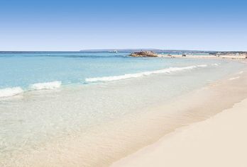 Hotel, Hotel Voramar Formentera