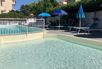 Hotel, Riviera