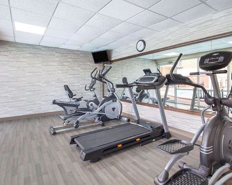 Ramada by Wyndham Tampa Airport Westshore-4