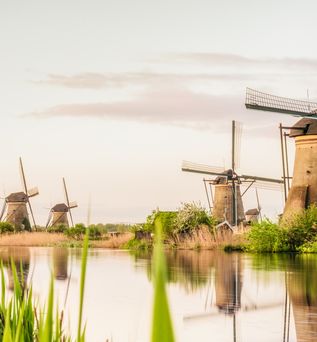 Windmühle im Grünen.