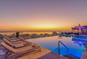 Hotel, AX The Palace