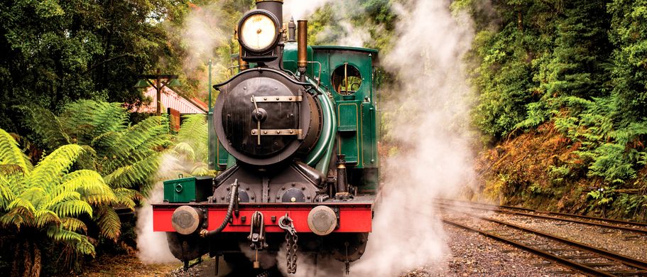 Mit der klassischen West Coast Wilderness Railway durch den Regenwald rattern