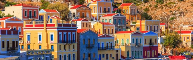 Bunte Häuser in Griechenland