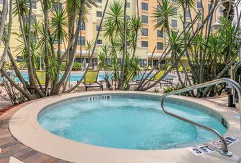 Hotel, Comfort Suites Maingate East