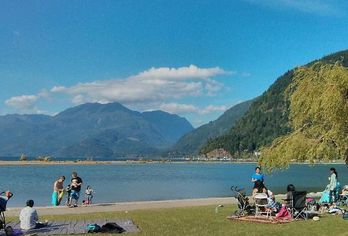 Hotel, Harrison Lake Hotel