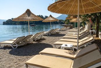 Alesta Yacht Hotel