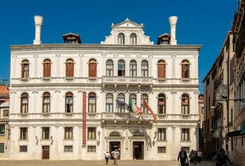 Hotel, Ruzzini Palace