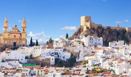 Blick auf die weiße Stadt Cadiz