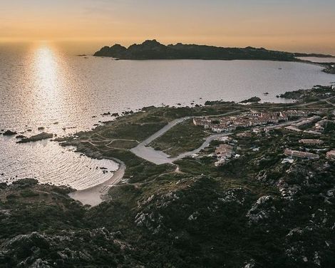 Mangia's Santa Teresa Sardinia, Curio Collection by Hilton-1