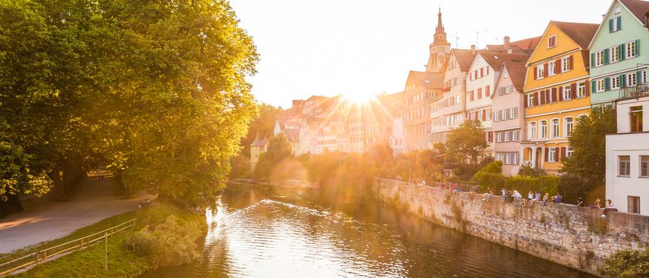 Romantische Abendstimmung am Neckar im faszinierenden Tübingen