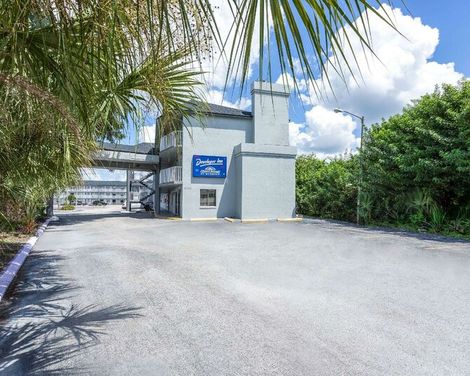 Howard Johnson by Wyndham Orlando Lake Buena Vista South-4