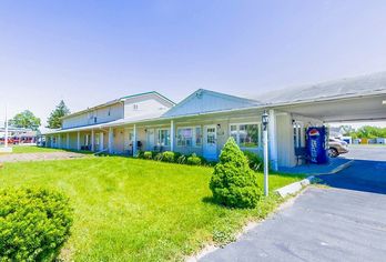 Hotel, Country Hearth Inn & Suites Sturgis