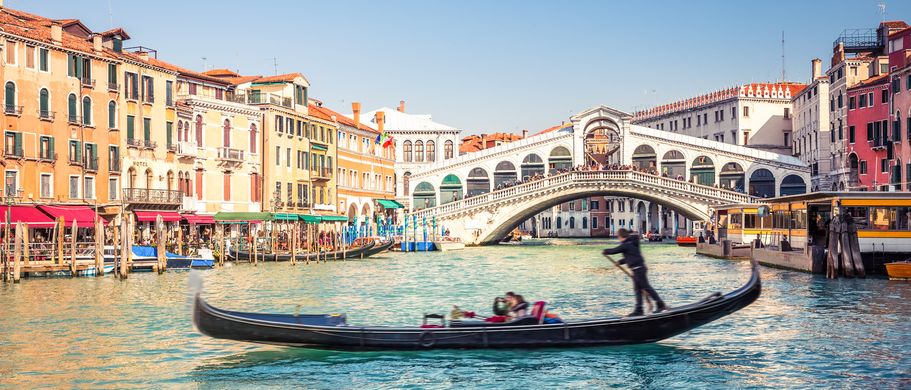 Camping Adria Urlaub Gondel und Rialto Brücke in Venedig