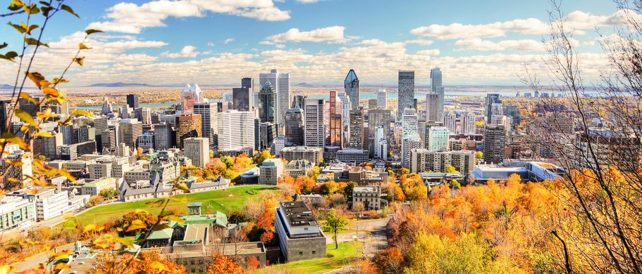 Camper Kanada Wohnmobil Reise Blick auf Montreal im Herbst