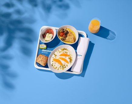 Business Class Frühstück im Flugzeug