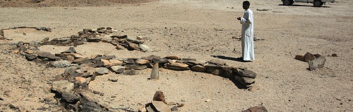 wadi el gimal Mann steht in der Wüste