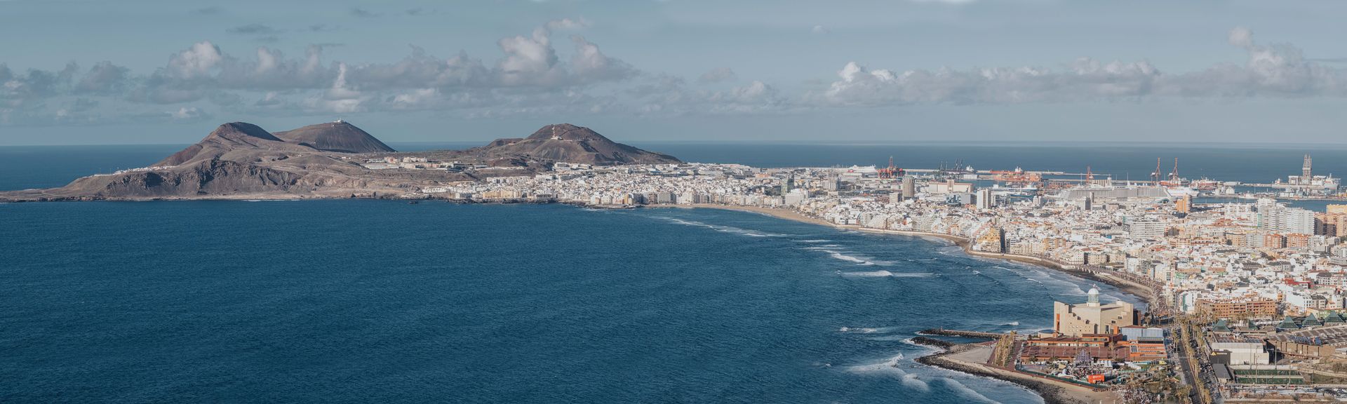 Ausblick von Süden auf die Stadt Las Palmas, Gran Canaria, Kanarische Inseln