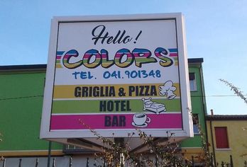 Hotel, Colors