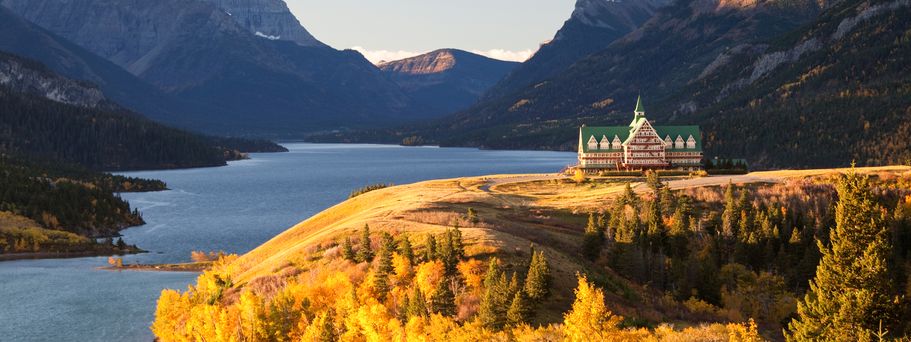 Traumhaft gelegenes Prince of Wales Hotel im Waterton Lakes National Park