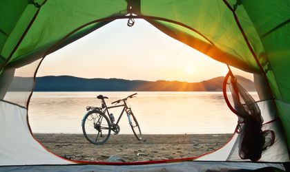 Fahrrad vor Zelt