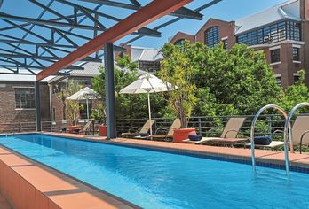 Hotel, Garden Court Victoria Junction