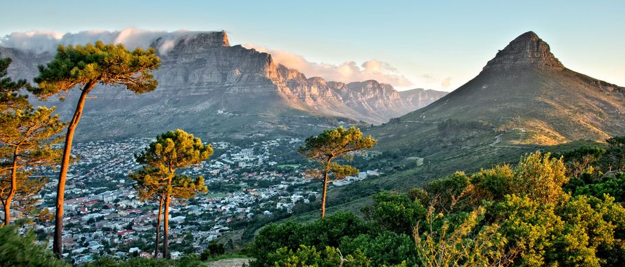 Südafrikas Metropole Kapstadt am Tafelberg