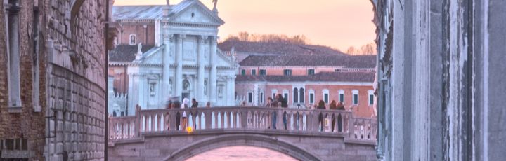 Die Seufzerbrücke in Venedig.