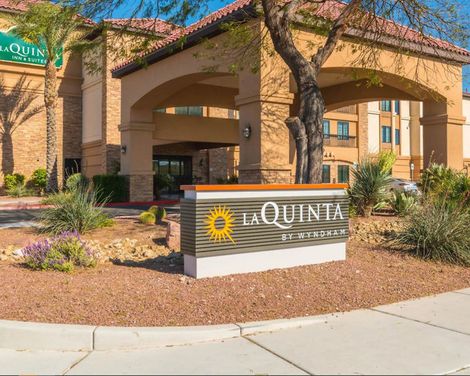 La Quinta Inn & Suites by Wyndham Las Vegas Airport South-3