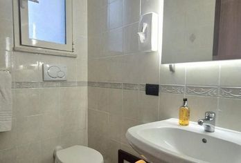 Hotel, Hotel Condor