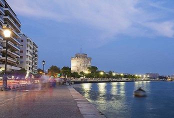 Hotel, Nea Metropolis
