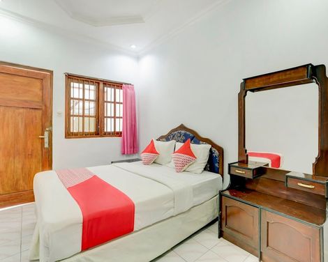 Super OYO 3261 Hotel Ratu-3