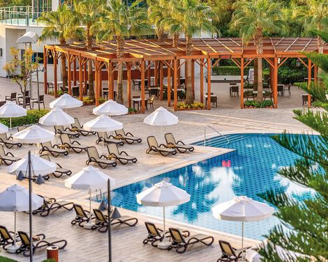 Commodore Elite Suites & Spa-3