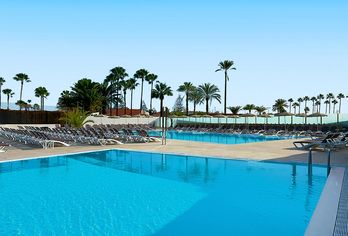 HL Miraflor Suites Hotel
