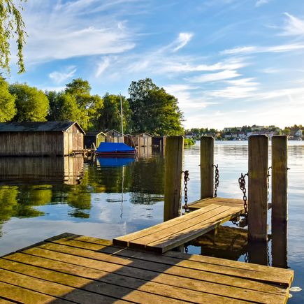 Im Binnenland führt der Camper-Urlaub an die Mecklenburger Seenplatte wie hier am Plauer See