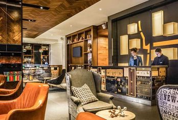 Hotel, The Chicago Hotel Collection: Magnificent Mile