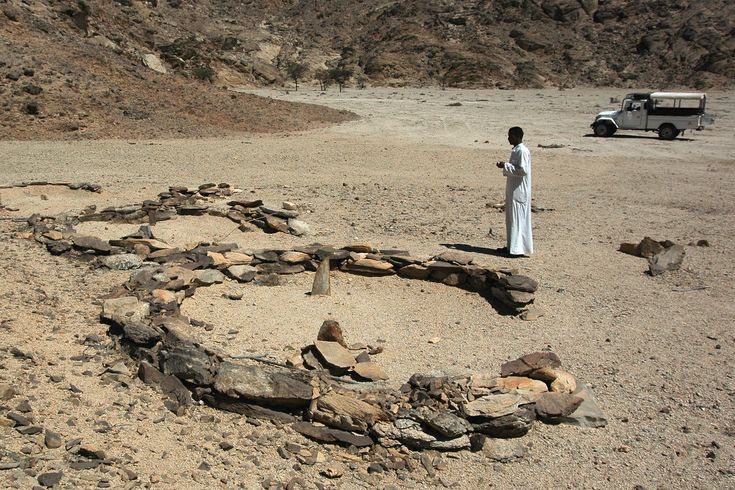 wadi el gimal Mann steht in der Wüste