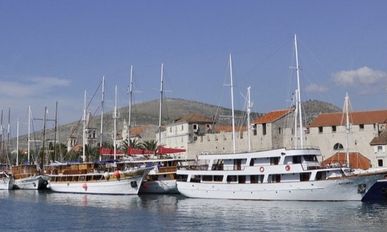 Inselhüpfen Kroatien - Badekreuzfahrt ab/bis Trogir