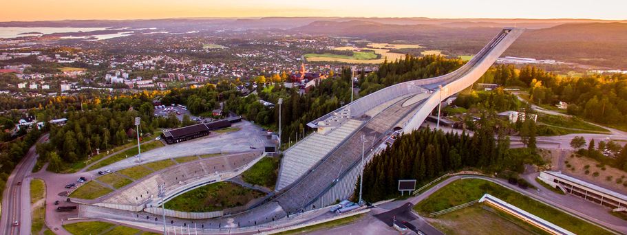 Weltbekannte Skisprungschanze und Skimuseum am Holmenkollen 