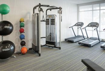 Hotel, Holiday Inn Express & Suites Orlando At Seaworld