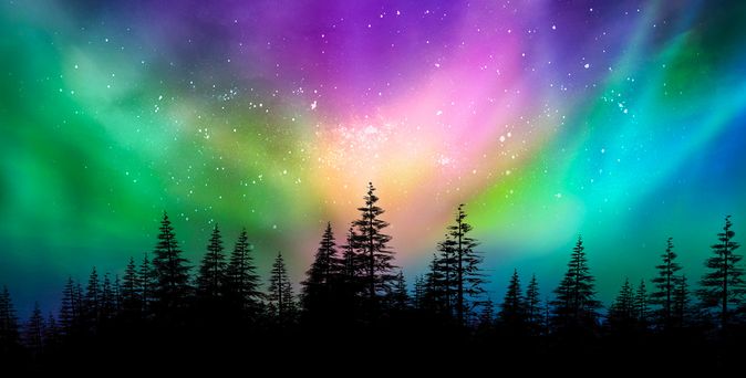 Bunte Polarlichter in Finnland