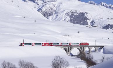 Weihnachtstraum durch die winterliche Schweiz