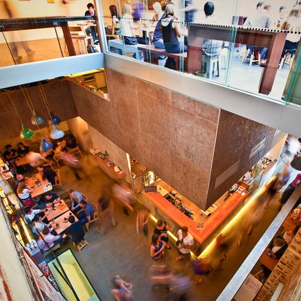  Bar und Galerie Venn im Central Business District 