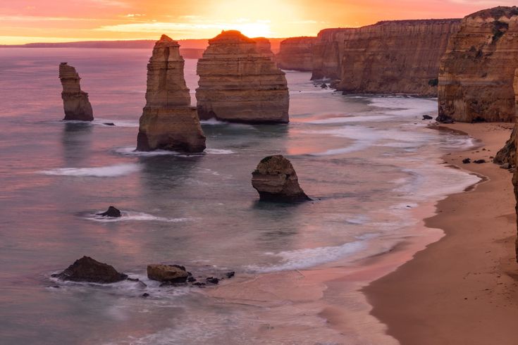 Blick auf die 12 Apostel in Australien bei Sonnenuntergang